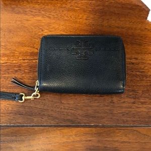 tory burch black wristlet wallet